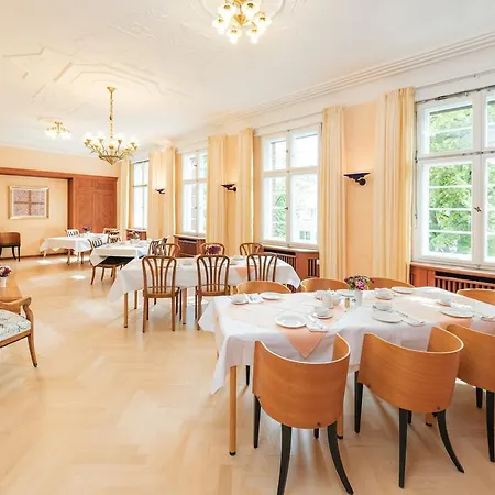 Gaeste- Und Tagungshaus Am Glockengarten 3*